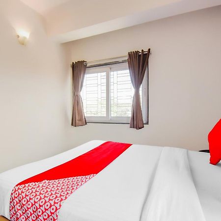 Super Oyo Krishna Guest House Колката Екстериор снимка