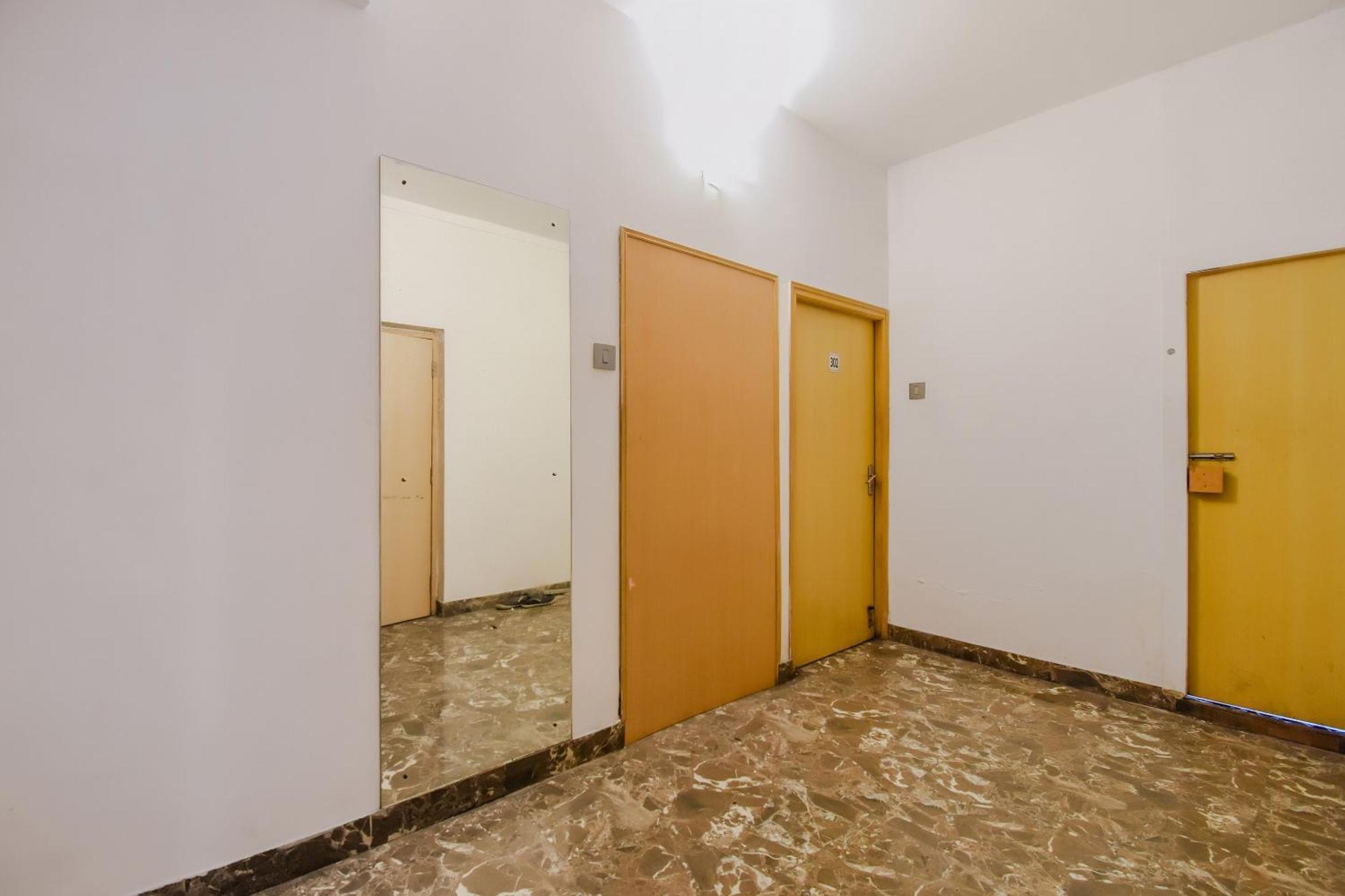 Super Oyo Krishna Guest House Колката Екстериор снимка
