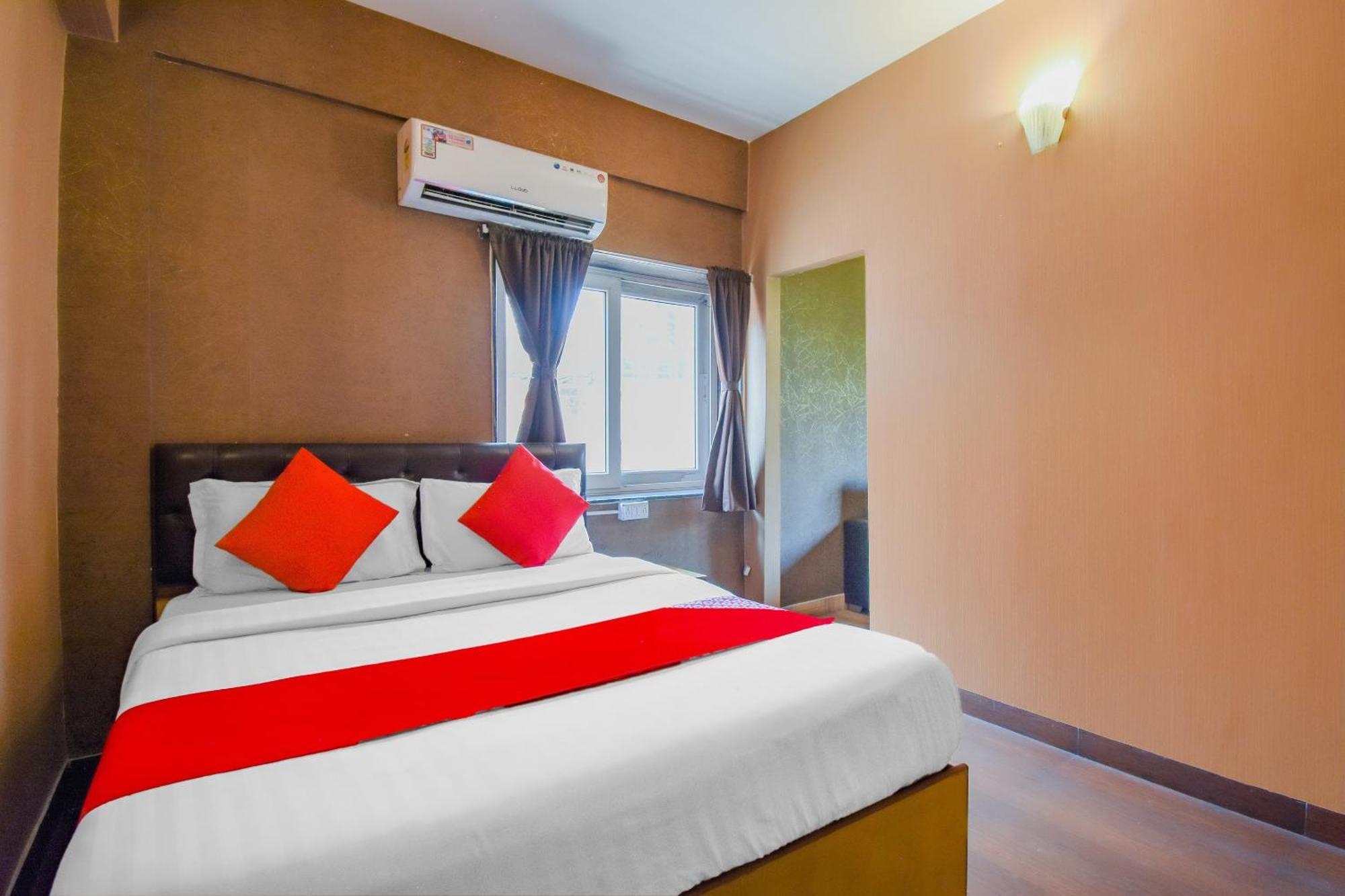 Super Oyo Krishna Guest House Колката Екстериор снимка