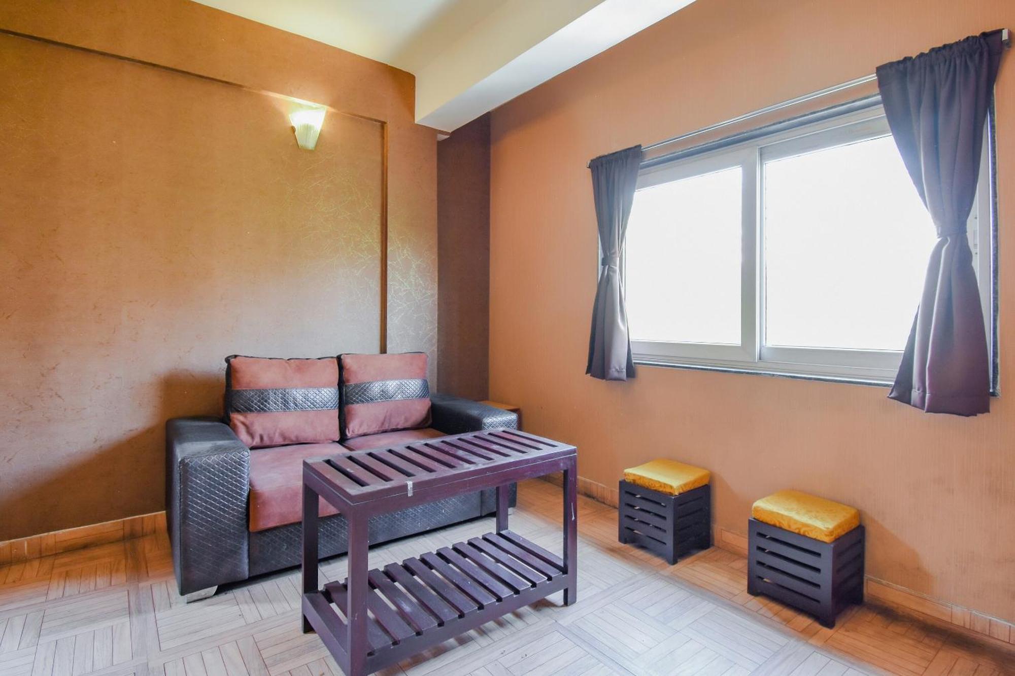 Super Oyo Krishna Guest House Колката Екстериор снимка